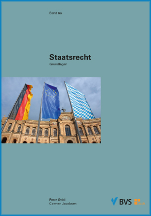 Das Bild zeigt das Cover des BVS-Lehrbuchs Band 6 Staatsrecht – Grundgesetz. In der Kopfzeile stehen Gerhard Brunner, Frank Höfer und Band 6. Weiter unten links steht Kompetenz. Wissen. Erfolg. Darunter erscheint ein Bild, das eine Frau und einen Mann bei einer Arbeitsbesprechung abbildet. Unter dem Bild steht der Titel Staatsrecht – Grundgesetz und darunter die sechs Listenpunkte 1 Allgemeine Staatslehre, 2 Deutsche Verfassungsgeschichte, 3 Grundrechte, 4 Republik, Demokratie, Rechtsstaat, Bundesstaat, Sozialstaat, 5 Gesetzgebung, Vollziehende Gewalt, Rechtsprechung und 6 Oberste Bundesorgane. Am rechten unteren Ende des Covers befindet sich das Logo der BVS.